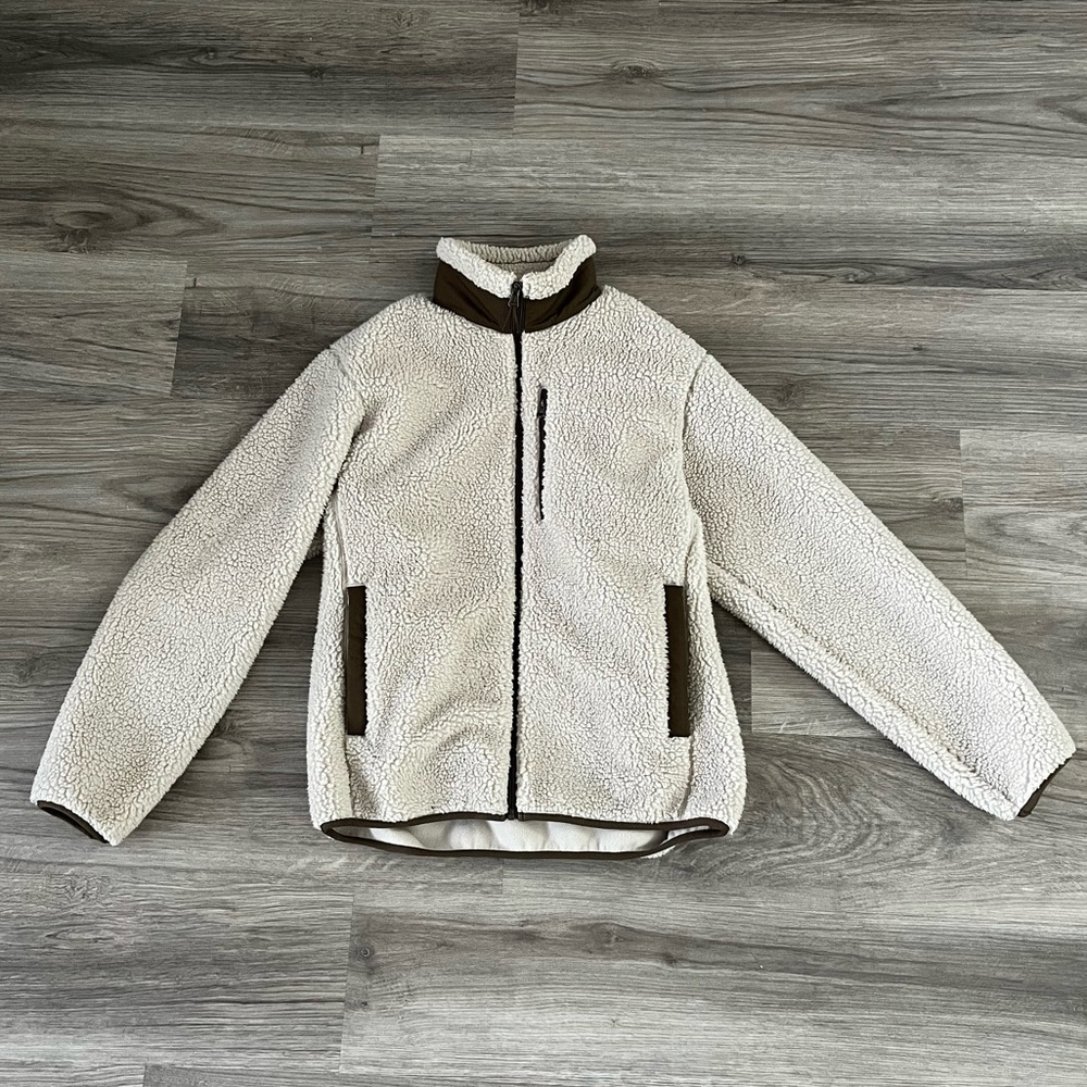 Uniqlo Women’s Cream Sherpa Fleece Jacket with Brown Accents